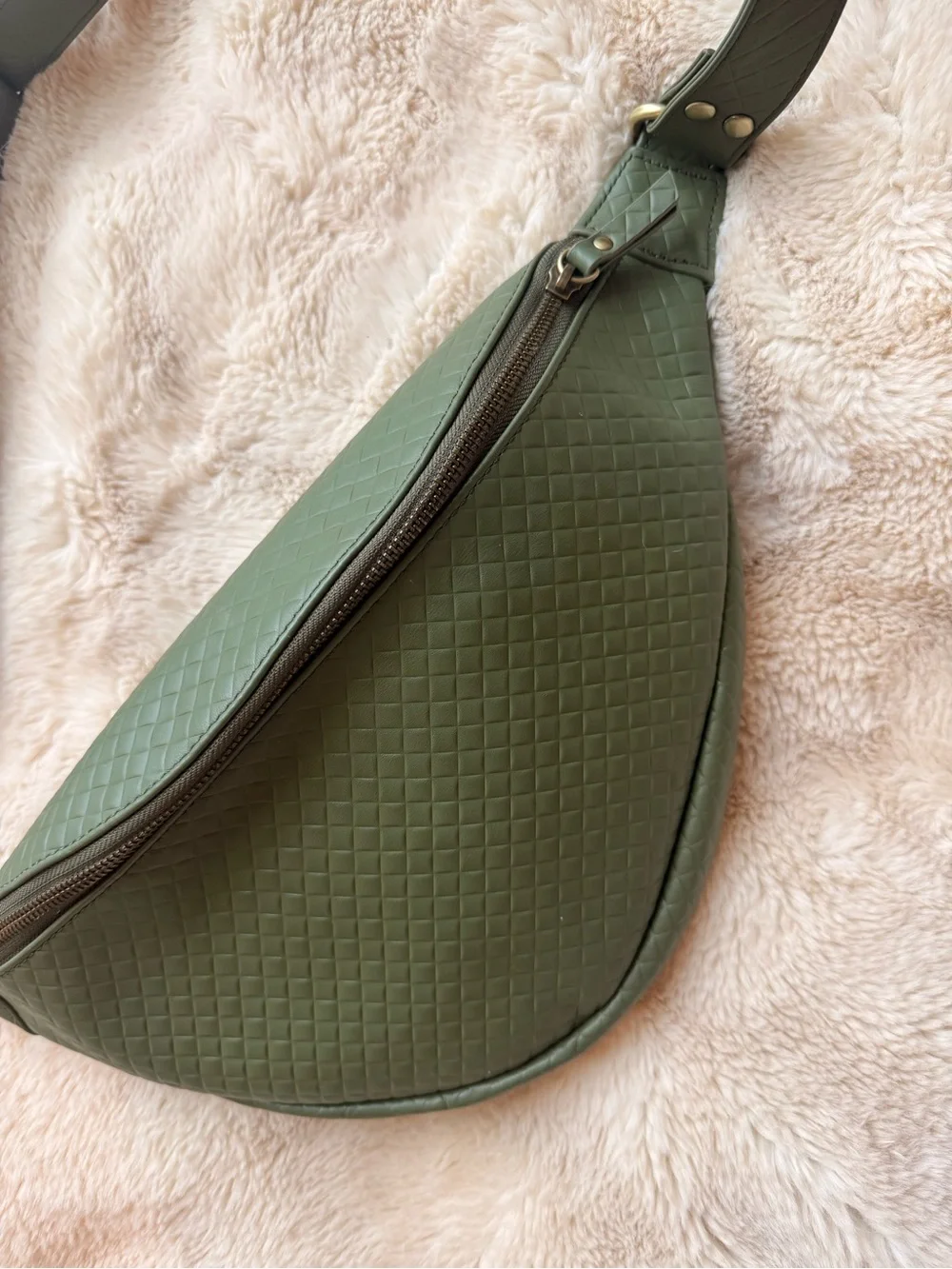 Andar Olive Green Quilted Crossbody Belt Bag